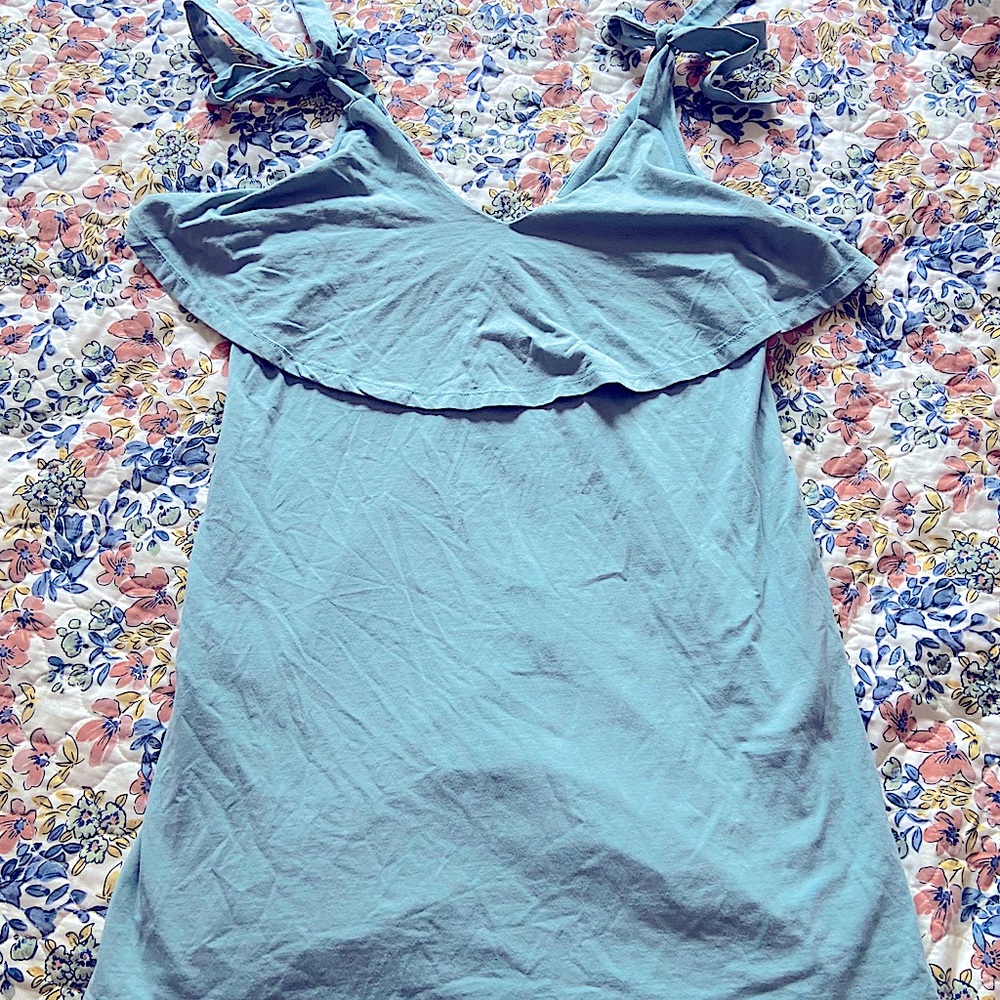 Sleeveless light dress!